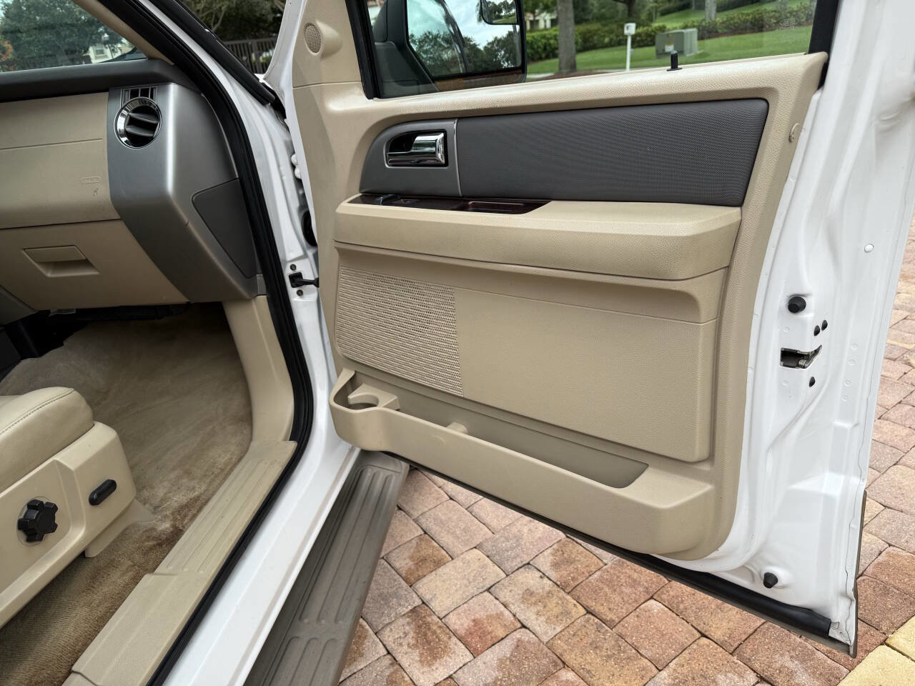 Used 2013 Ford Expedition XLT RWD image 21