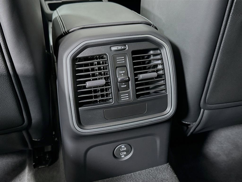 New 2026 Porsche Macan GTS image 27