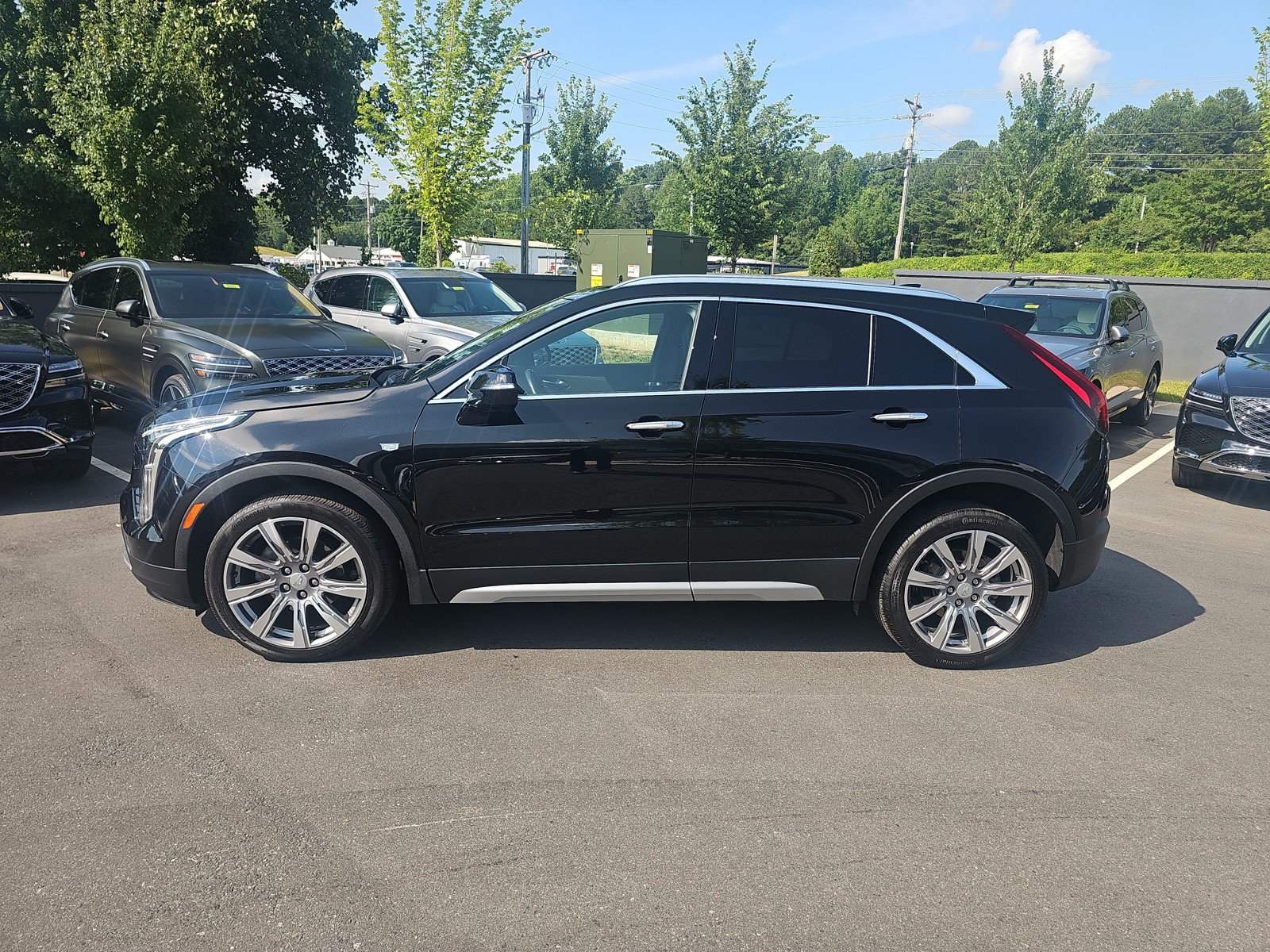 Used 2023 Cadillac XT4 Premium Luxury w/ Cold Weather Package AWD/4WD image 7