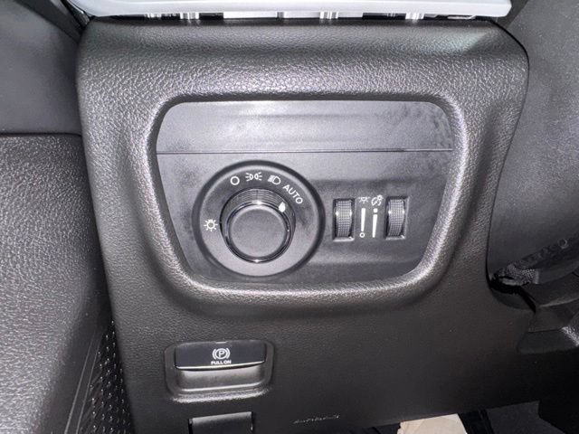 Used 2023 Jeep Grand Cherokee Altitude AWD/4WD image 37