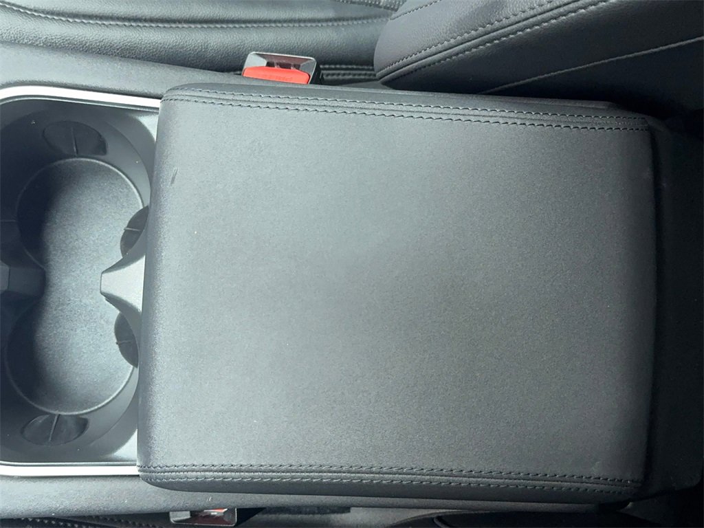 Used 2023 Land Rover Discovery Sport SE image 35