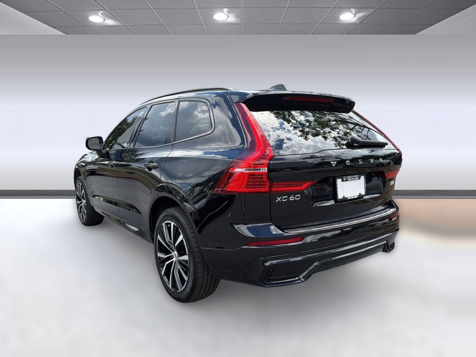 Certified 2024 Volvo XC60 B5 Plus w/ Protection Package Premier AWD/4WD image 3