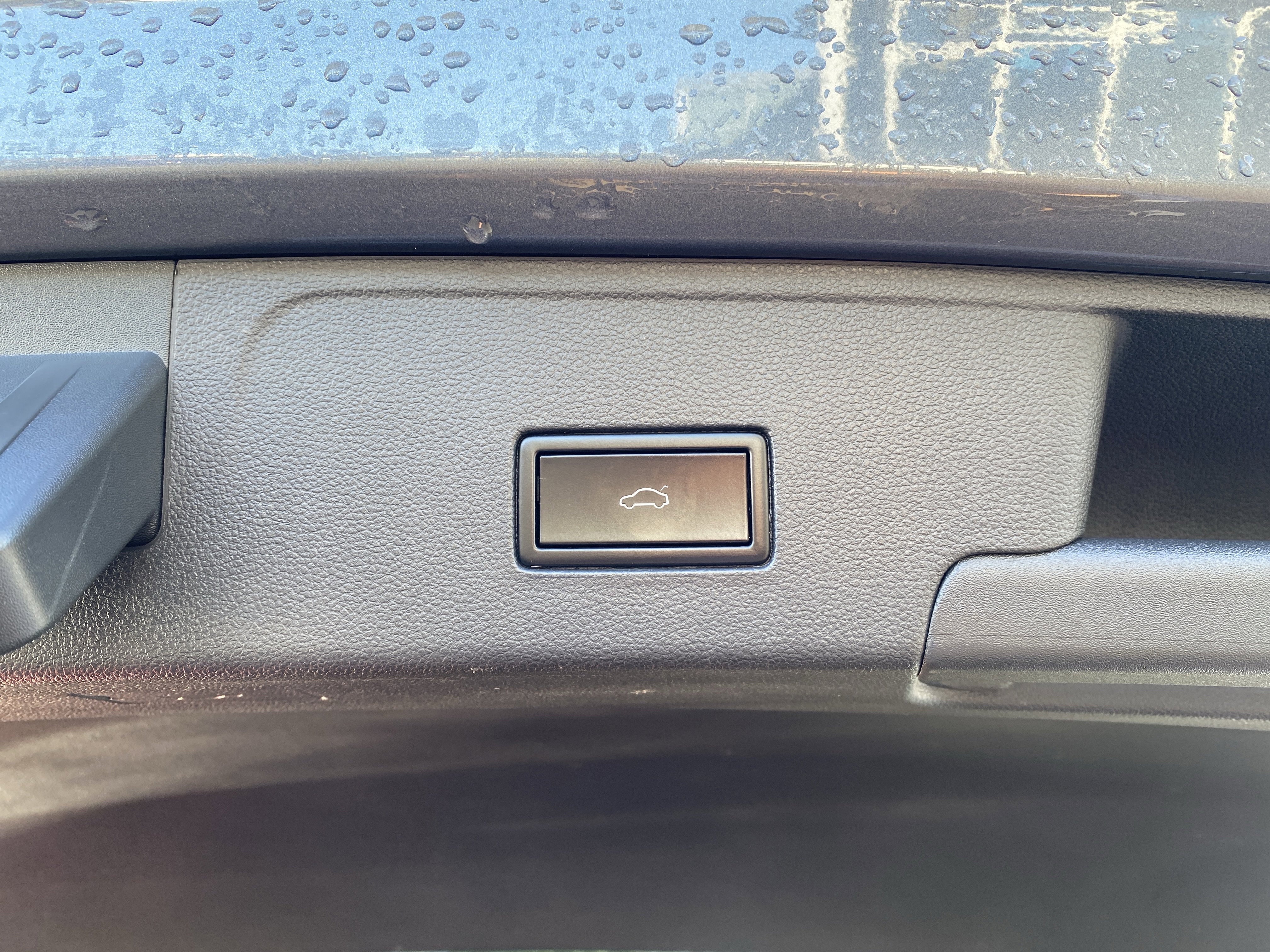 Used 2021 Volkswagen Atlas Cross Sport SEL image 28