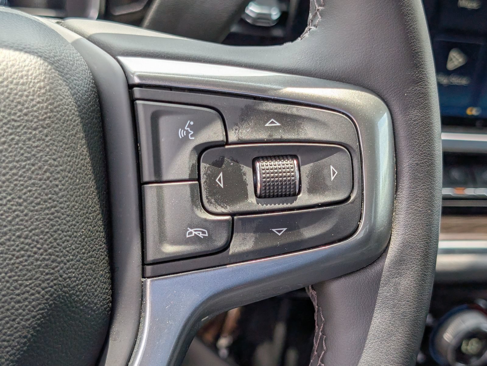 Used 2023 Chevrolet Silverado 1500 LT AWD/4WD image 23