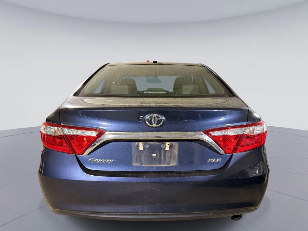 Used 2016 Toyota Camry XLE w/ Moonroof Package FWD image 5