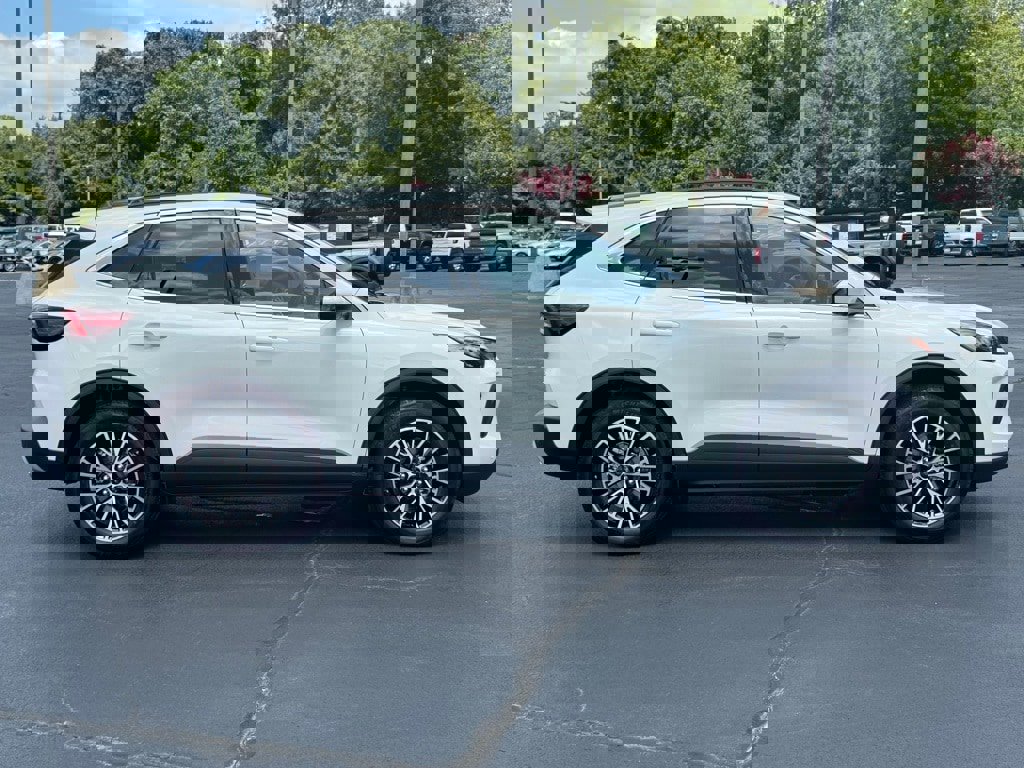 New 2025 Ford Escape SE w/ PHEV Premium Package image 4