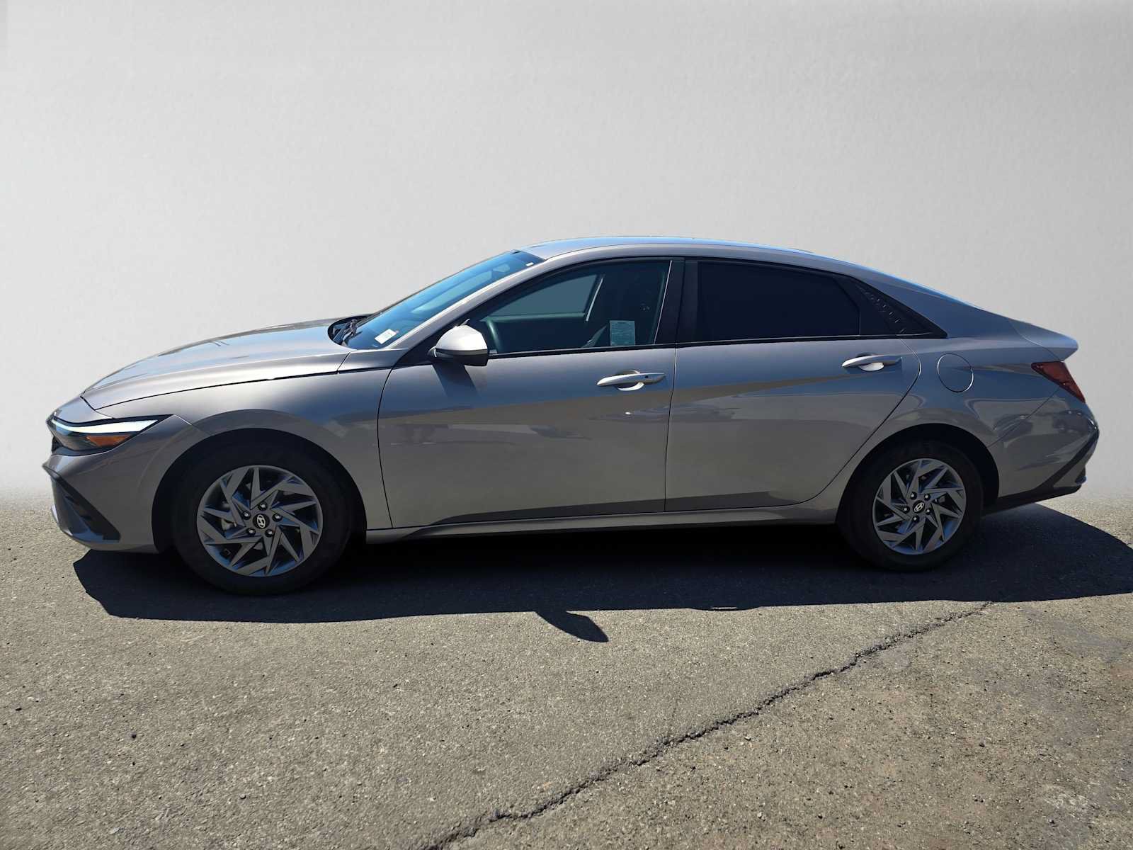 Used 2024 Hyundai Elantra SEL FWD image 6