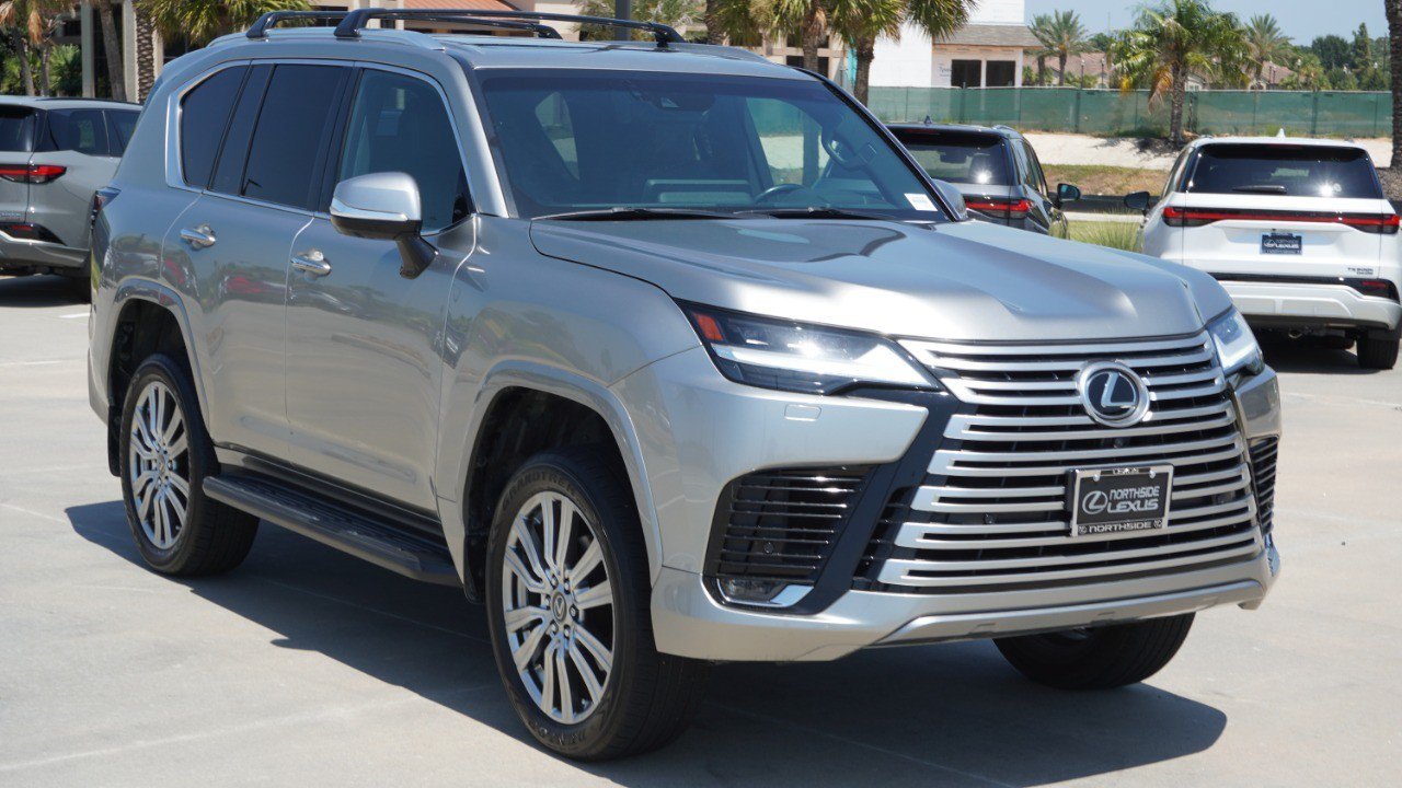 Used 2022 Lexus LX 600 4WD w/ Accessory Package (Z1) image 3