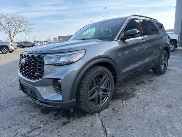 Used 2025 Ford Explorer ST image 13