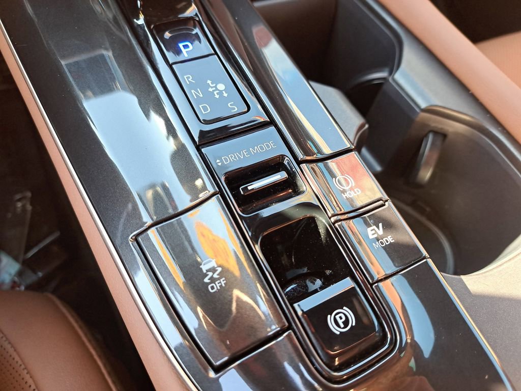 Certified 2025 Toyota Crown Signia Limited image 28