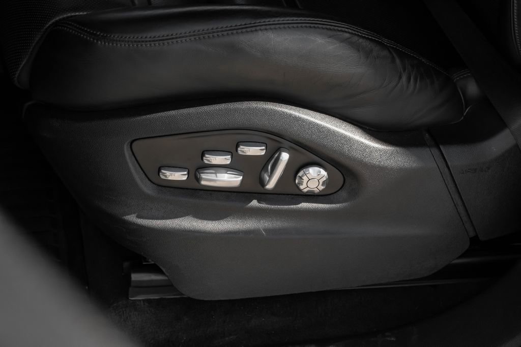 Used 2020 Porsche Cayenne Turbo image 40