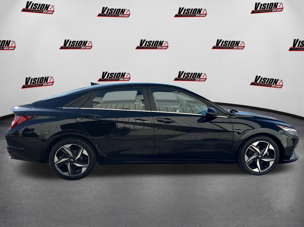 Used 2021 Hyundai Elantra SEL w/ Convenience + Premium Package image 4