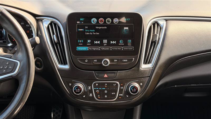 Used 2018 Chevrolet Malibu Premier w/ Premier Sun and Wheel Package FWD image 28
