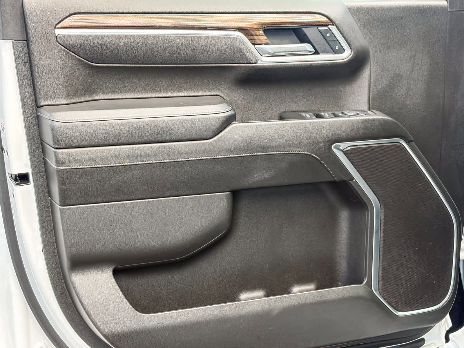 Used 2025 Chevrolet Silverado 1500 LT image 19