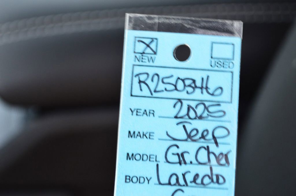 New 2025 Jeep Grand Cherokee Laredo w/ Luxury Tech Group I image 34
