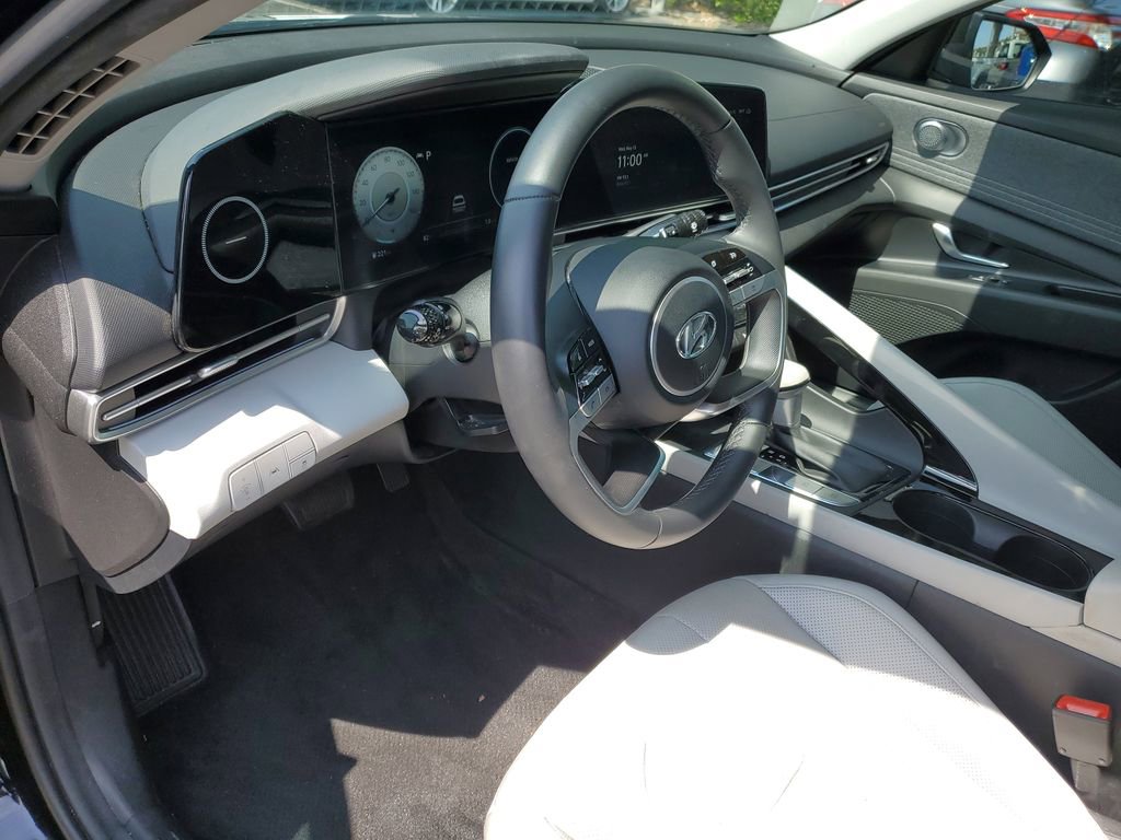 Used 2023 Hyundai Elantra Limited FWD image 15