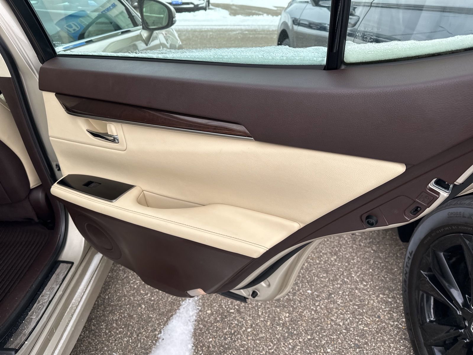 Used 2018 Lexus ES 350 w/ Navigation System Package image 34