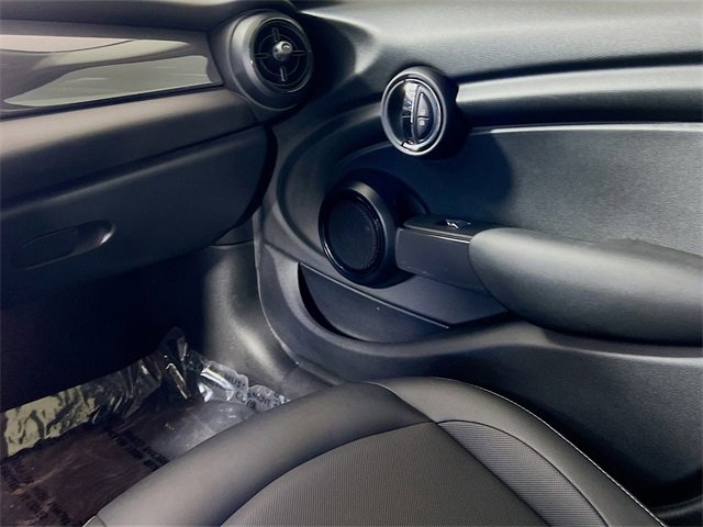 Used 2022 MINI Cooper 4-Door Hardtop image 24