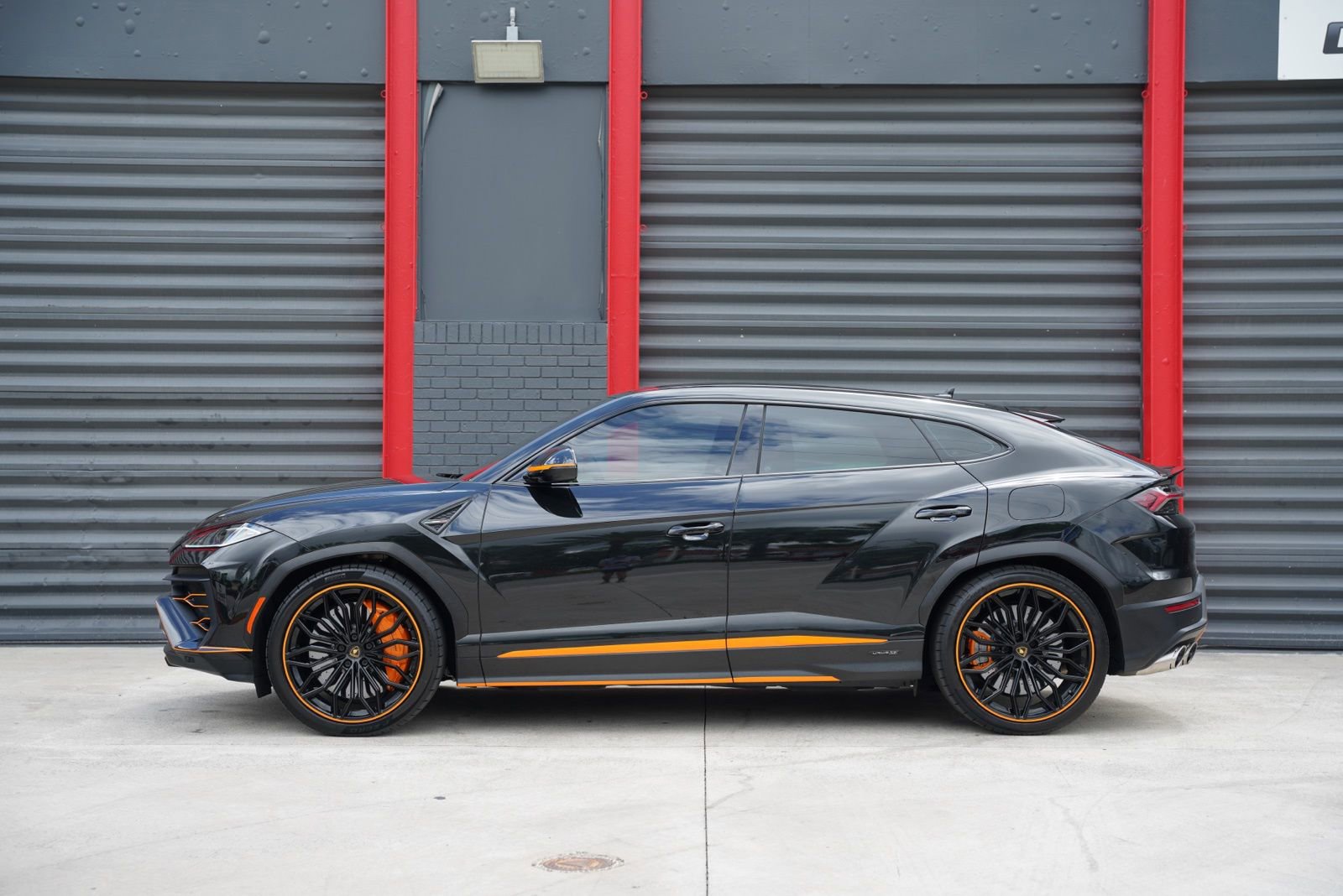 Used 2025 Lamborghini Urus SE image 7