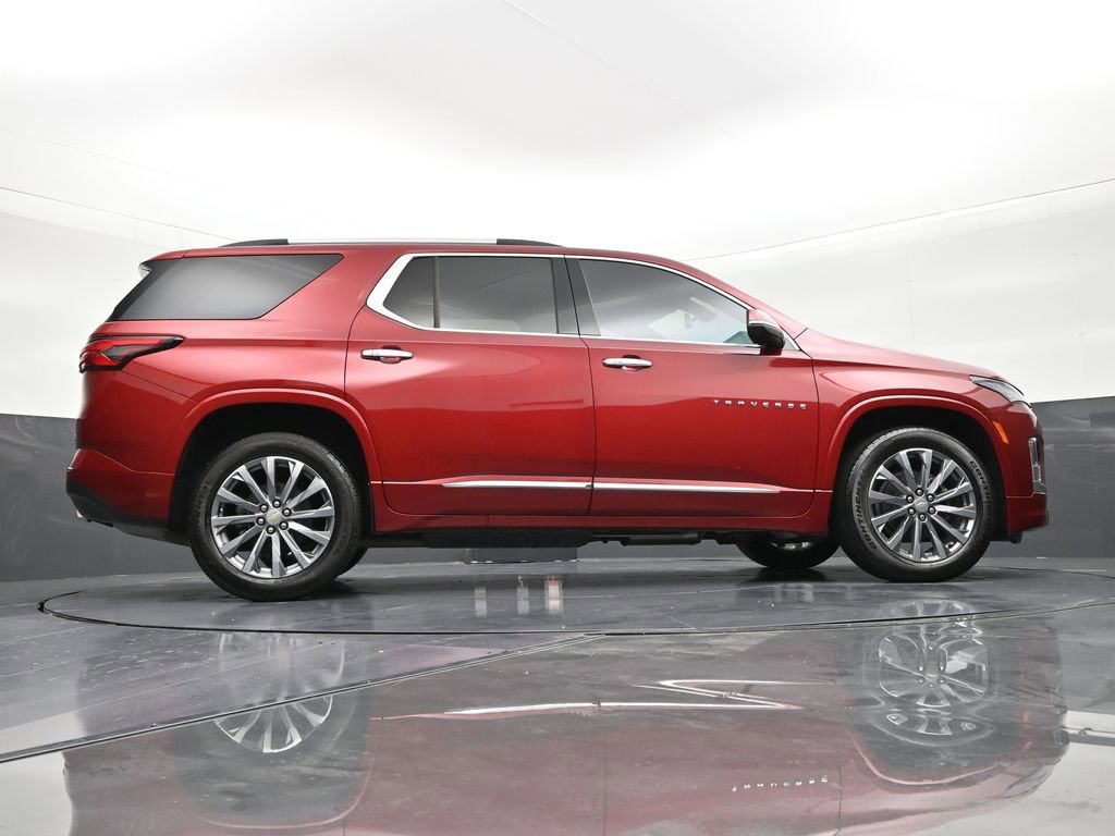Used 2023 Chevrolet Traverse Premier FWD image 28