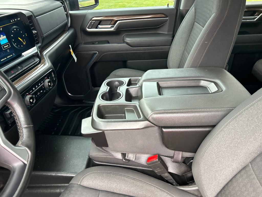 Used 2024 Chevrolet Silverado 3500 LT w/ Convenience Package image 14