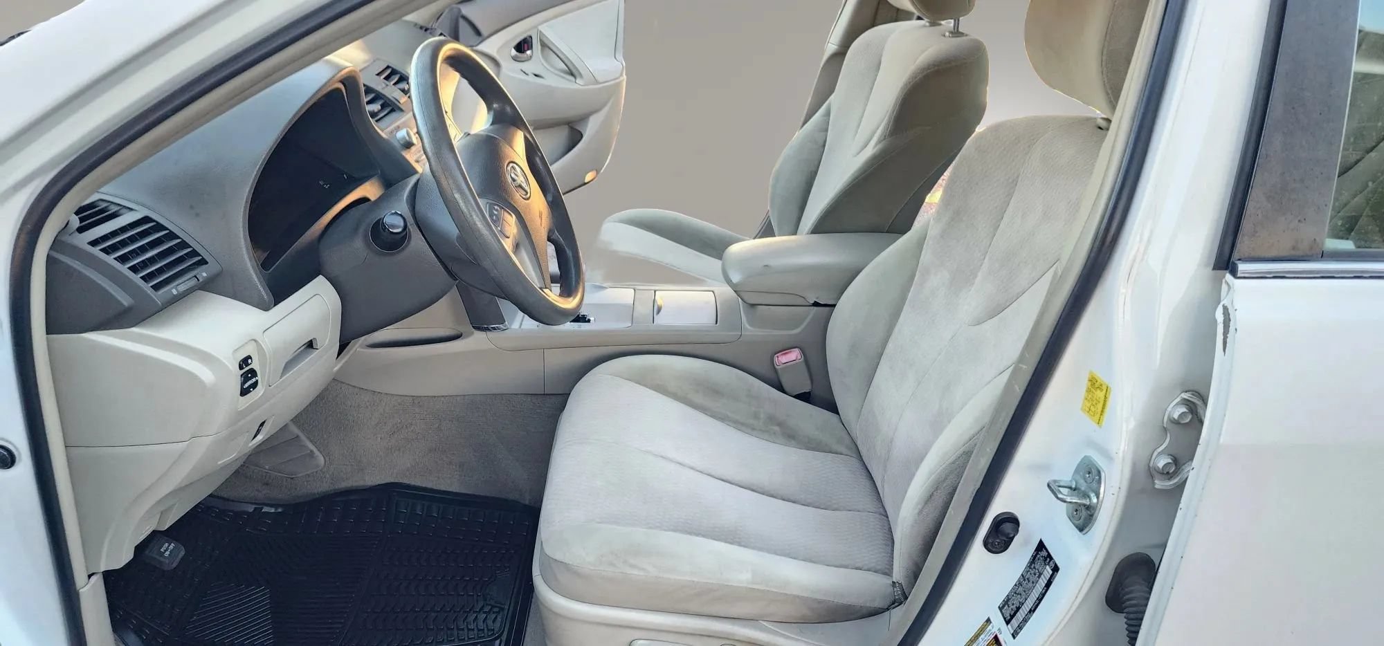 Used 2011 Toyota Camry LE FWD image 12
