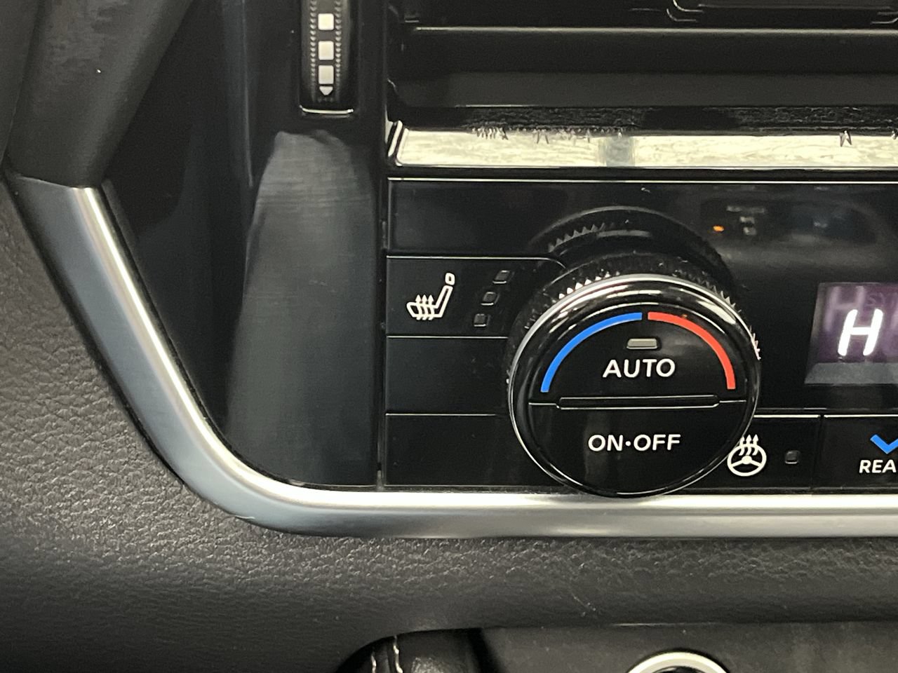 Used 2021 Nissan Rogue SL AWD/4WD image 21