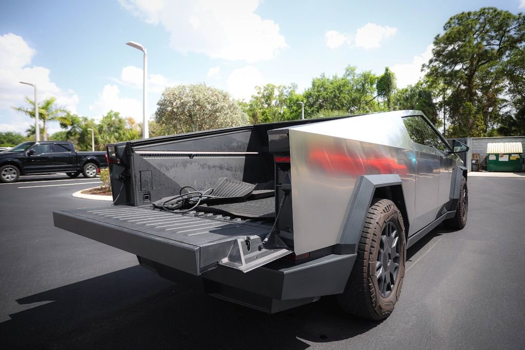 Used 2024 Tesla Cybertruck AWD Crew Cab image 16