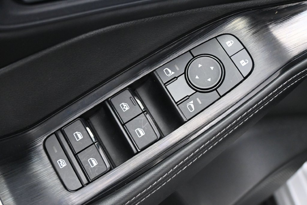 Used 2023 Nissan Rogue SV w/ SV Premium B Package FWD image 4