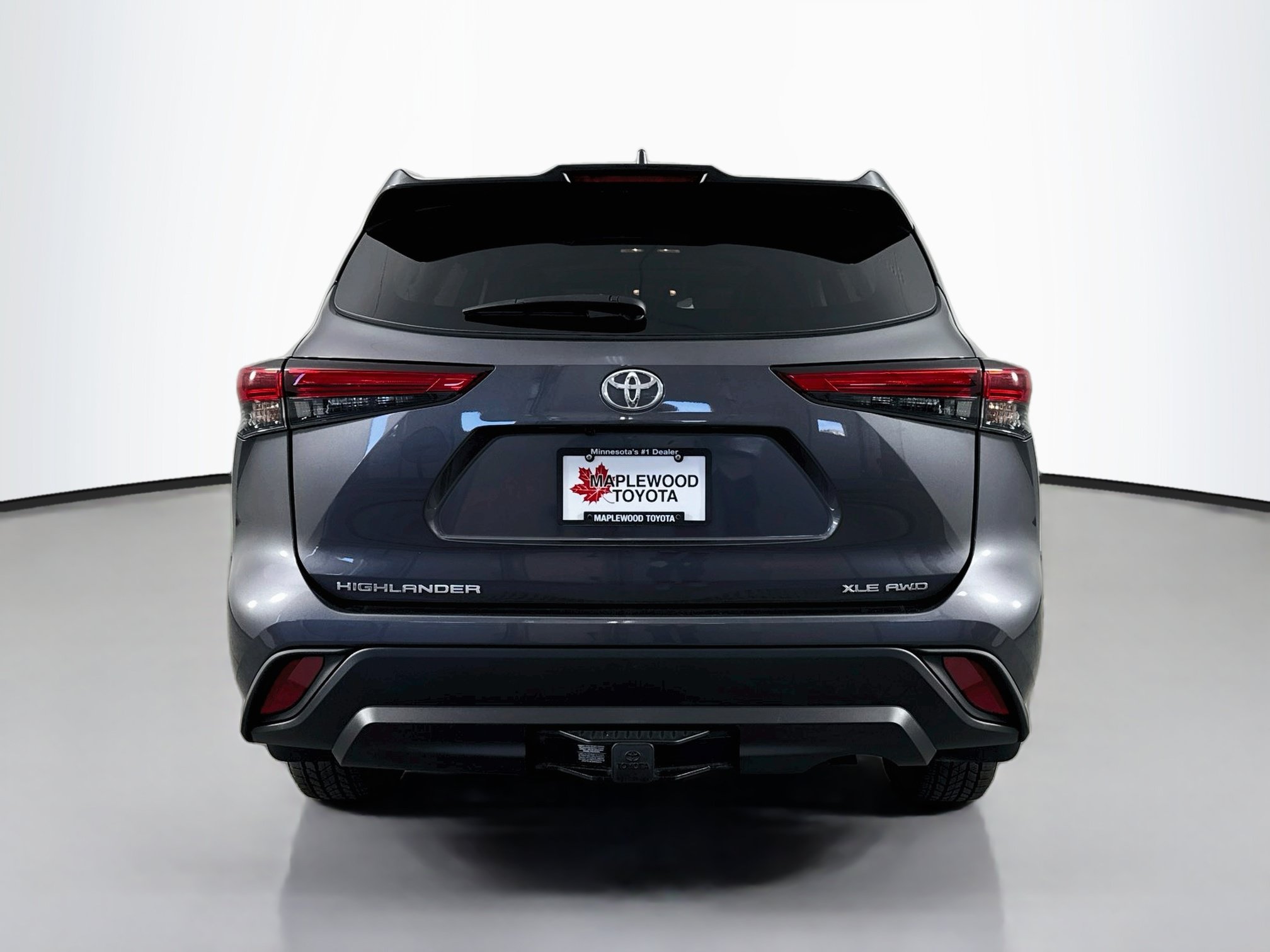 Used 2022 Toyota Highlander XLE AWD/4WD image 6