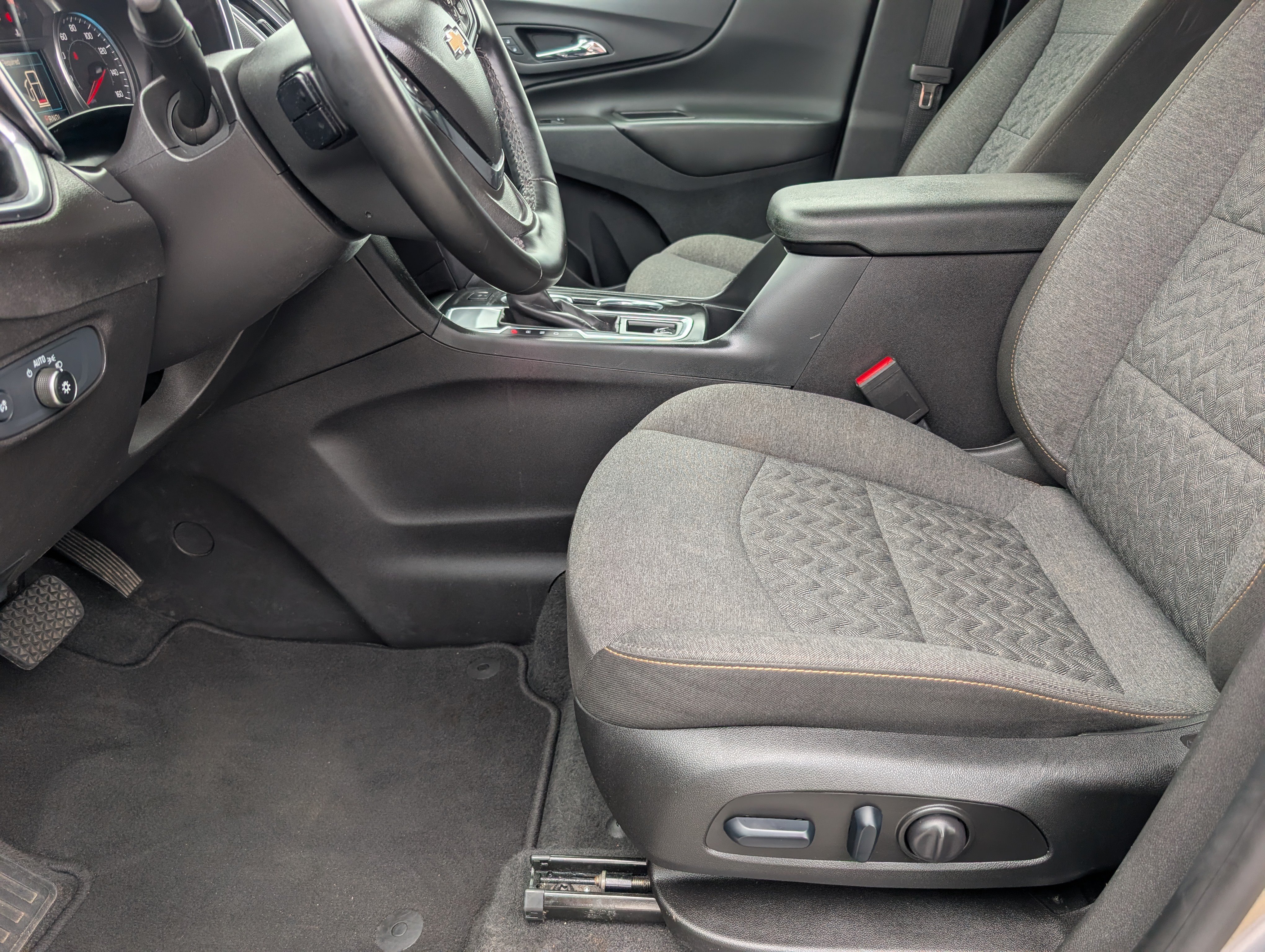 Used 2024 Chevrolet Equinox LT FWD image 15