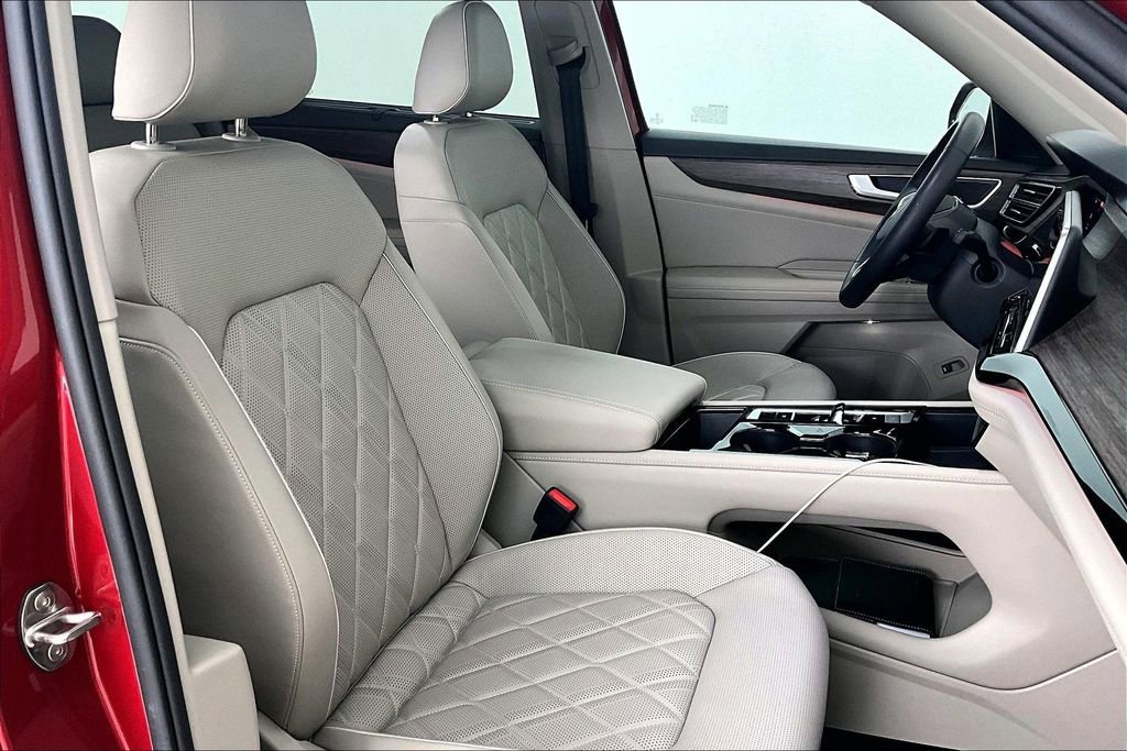 Used 2024 Volkswagen Atlas SEL Premium R-Line image 11