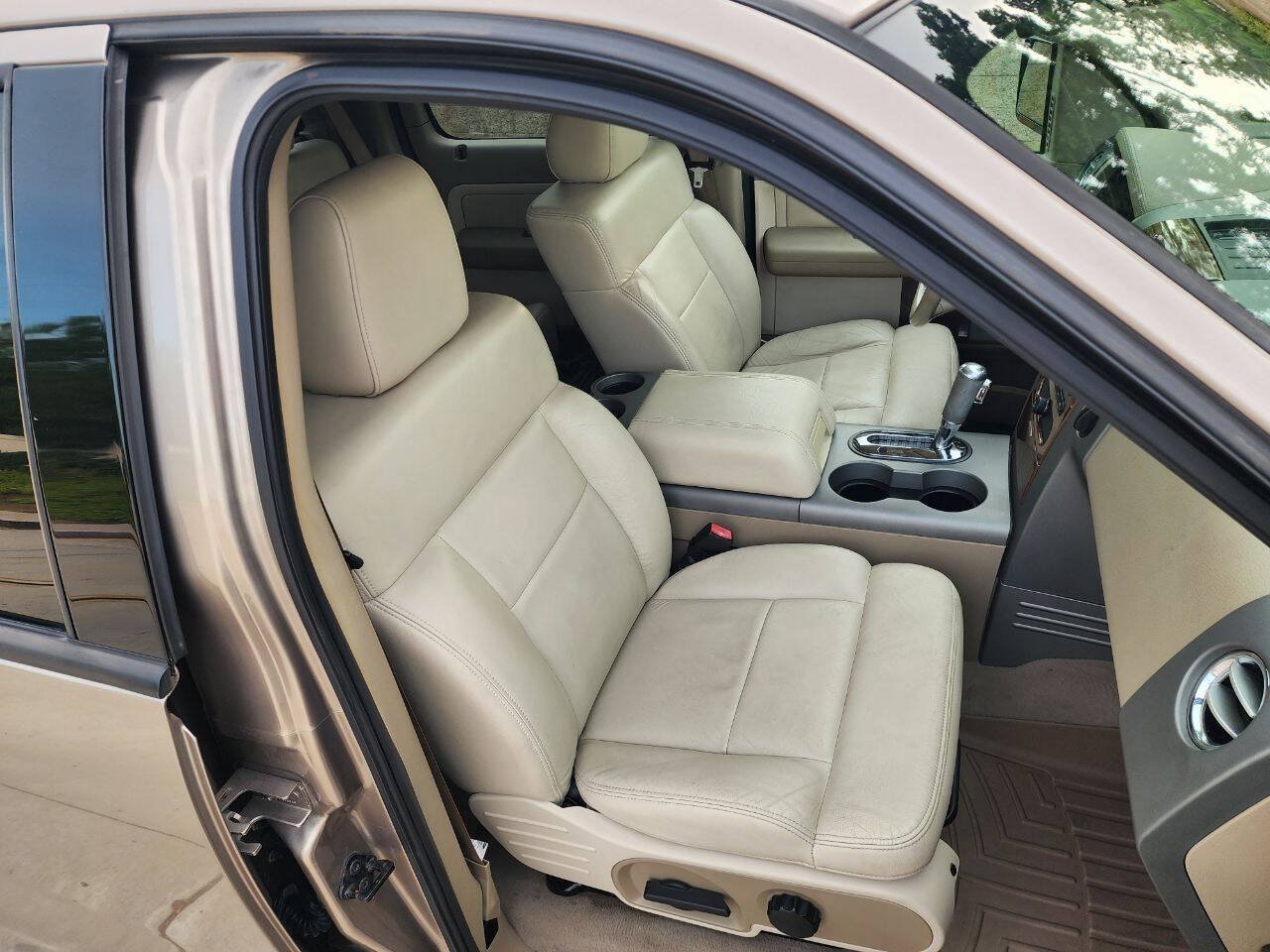Used 2004 Ford F150 Lariat RWD image 16