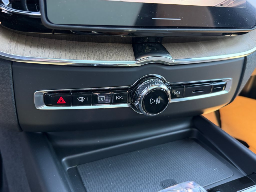 Certified 2026 Volvo XC60 B5 Core AWD/4WD image 21