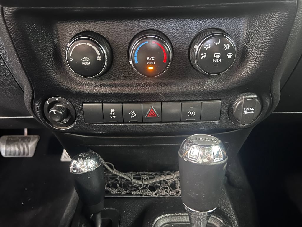 Used 2013 Jeep Wrangler Rubicon w/ PWR Convenience Group AWD/4WD image 14