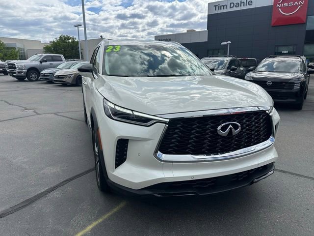 Used 2023 INFINITI QX60 Luxe w/ Cargo Package AWD/4WD image 3