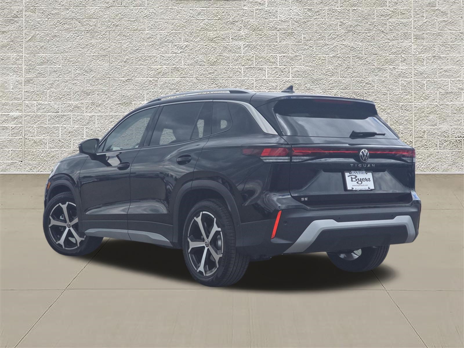 New 2026 Volkswagen Tiguan SE FWD image 5