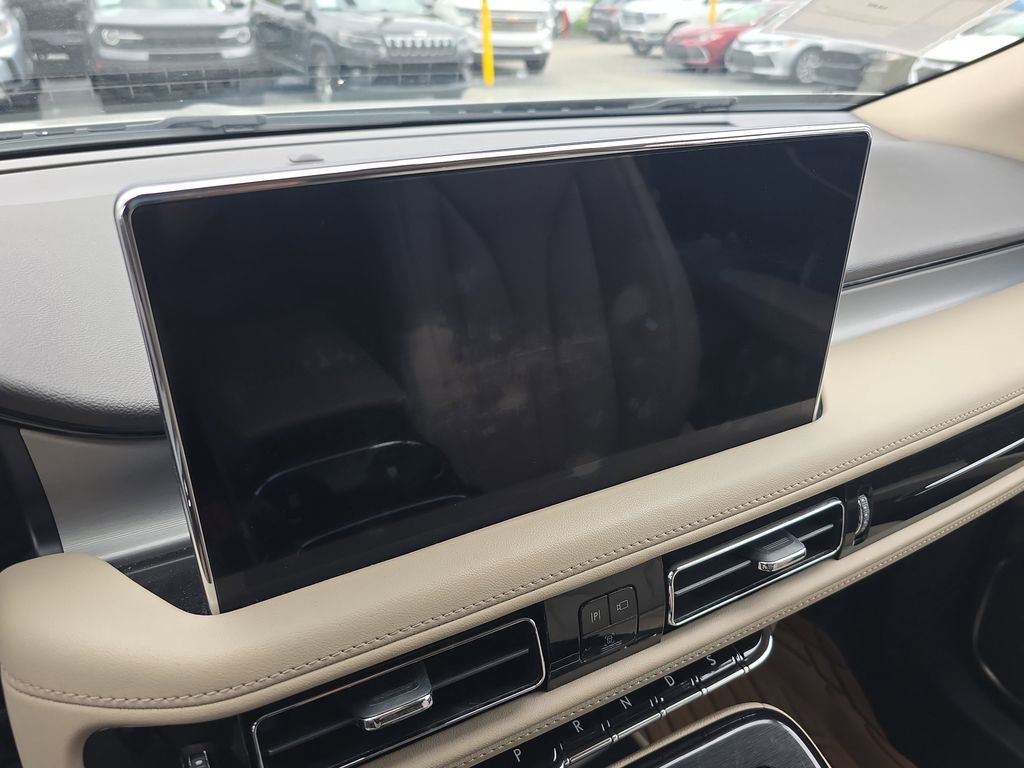 Used 2022 Lincoln Nautilus FWD w/ Premium Package image 24