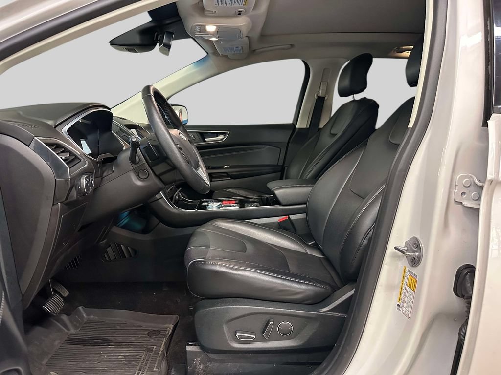 Used 2019 Ford Edge Titanium w/ Equipment Group 301A AWD/4WD image 9