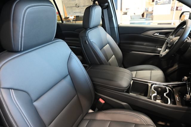 New 2027 Chevrolet Traverse LT w/ Driver Confidence Package FWD image 8