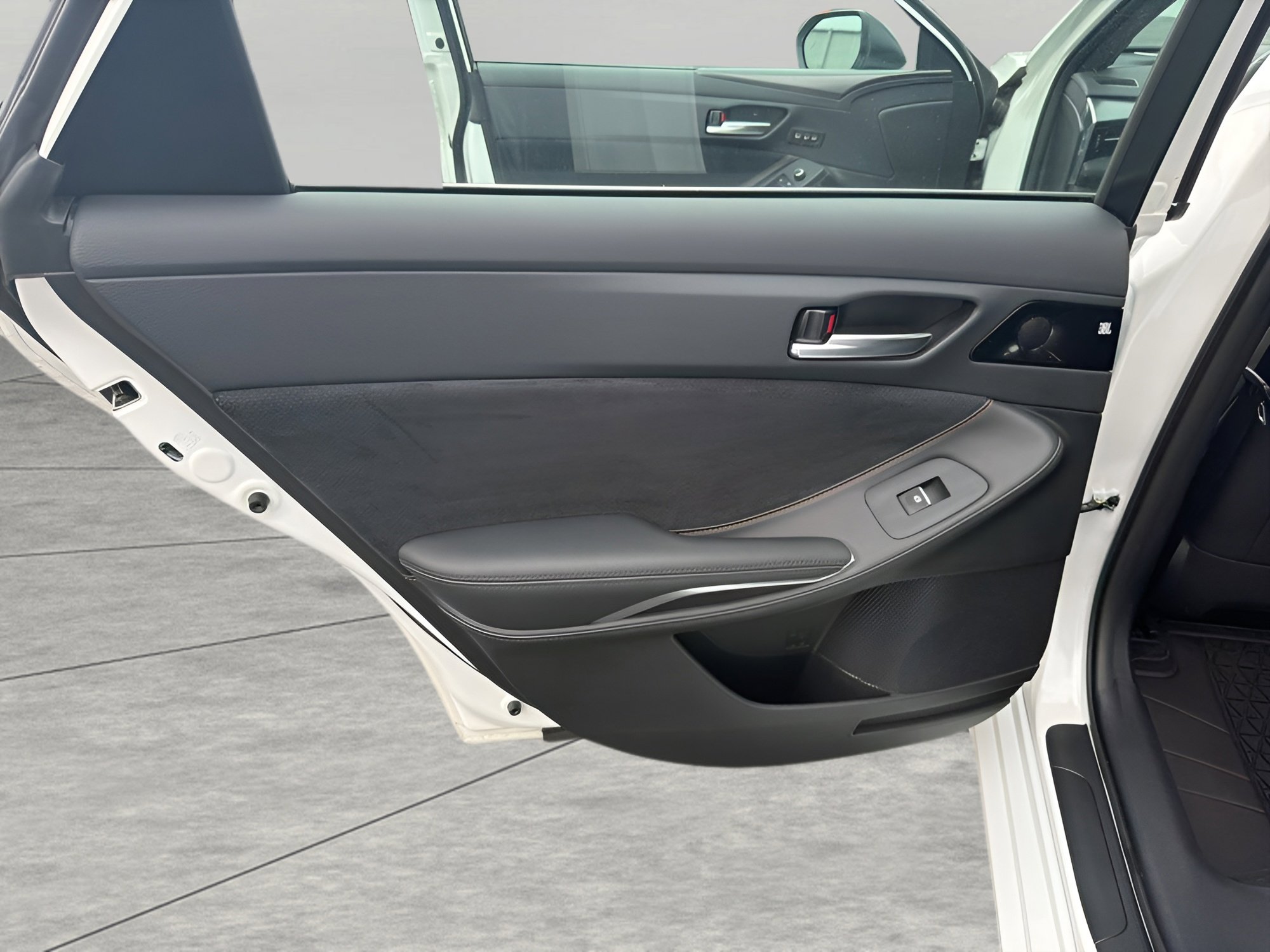 Used 2022 Toyota Avalon Touring w/ Advanced Safety Package FWD image 28