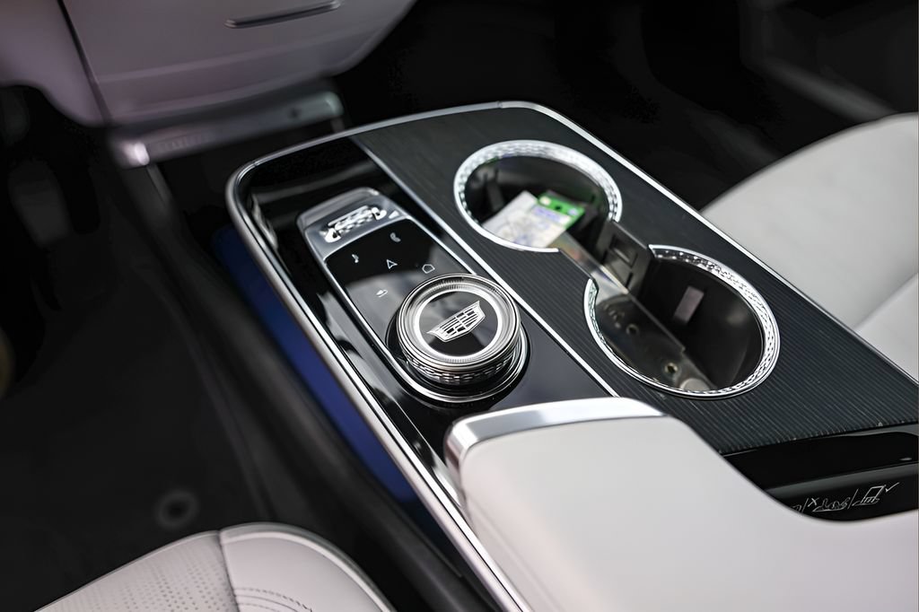 Certified 2024 Cadillac Lyriq Luxury RWD image 17