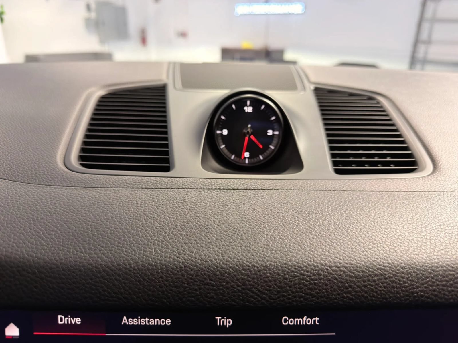 Used 2022 Porsche Cayenne S Platinum AWD/4WD image 35