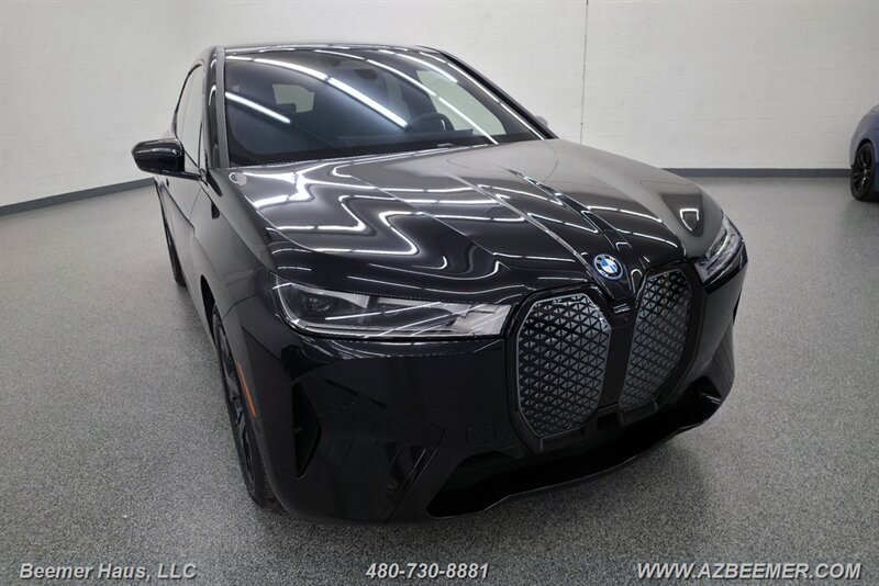 Used 2024 BMW iX xDrive50 w/ Sport Package AWD/4WD image 13