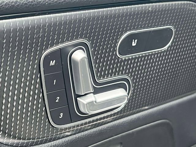 Used 2021 Mercedes-Benz GLB 250 4MATIC image 20