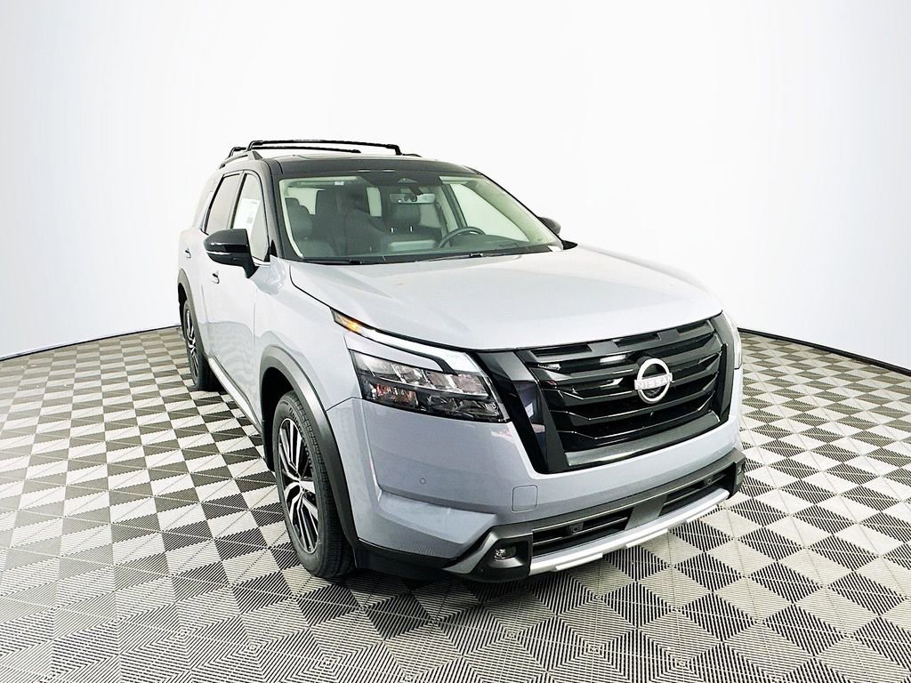 New 2025 Nissan Pathfinder Platinum image 3