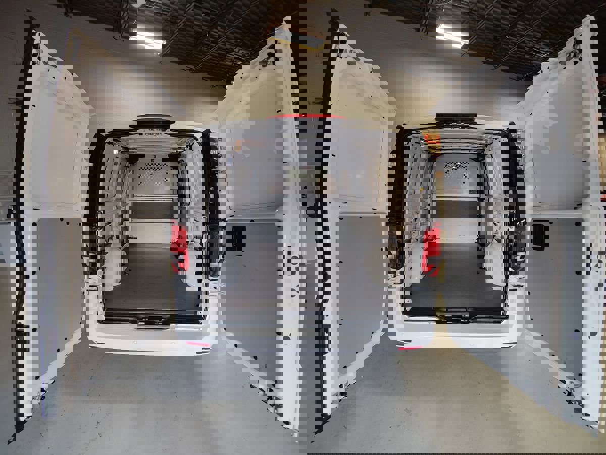 Used 2023 Mercedes-Benz Metris image 6