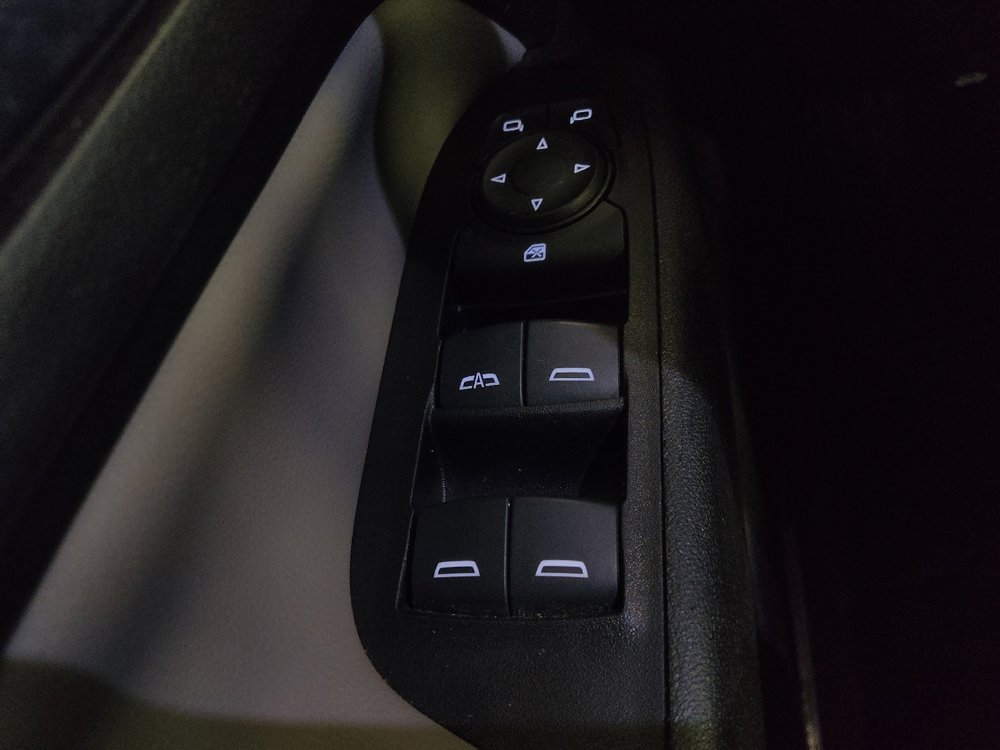 Used 2020 Chevrolet Equinox Premier FWD image 27