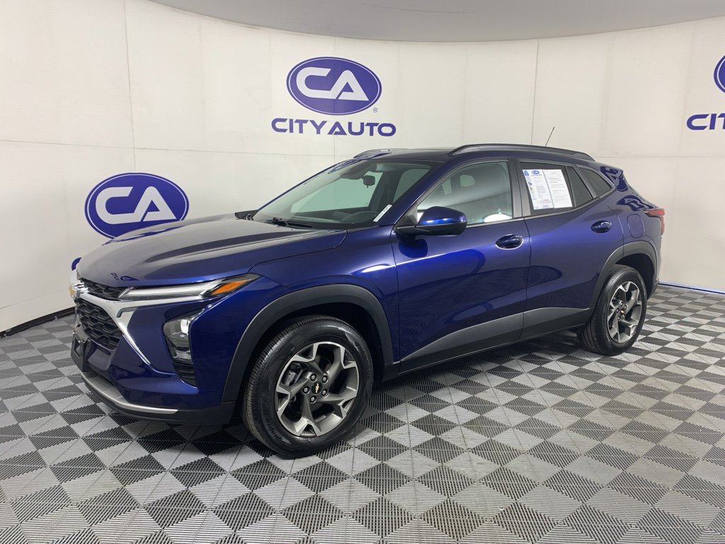 Used 2024 Chevrolet Trax LT w/ Sunroof Package image 7