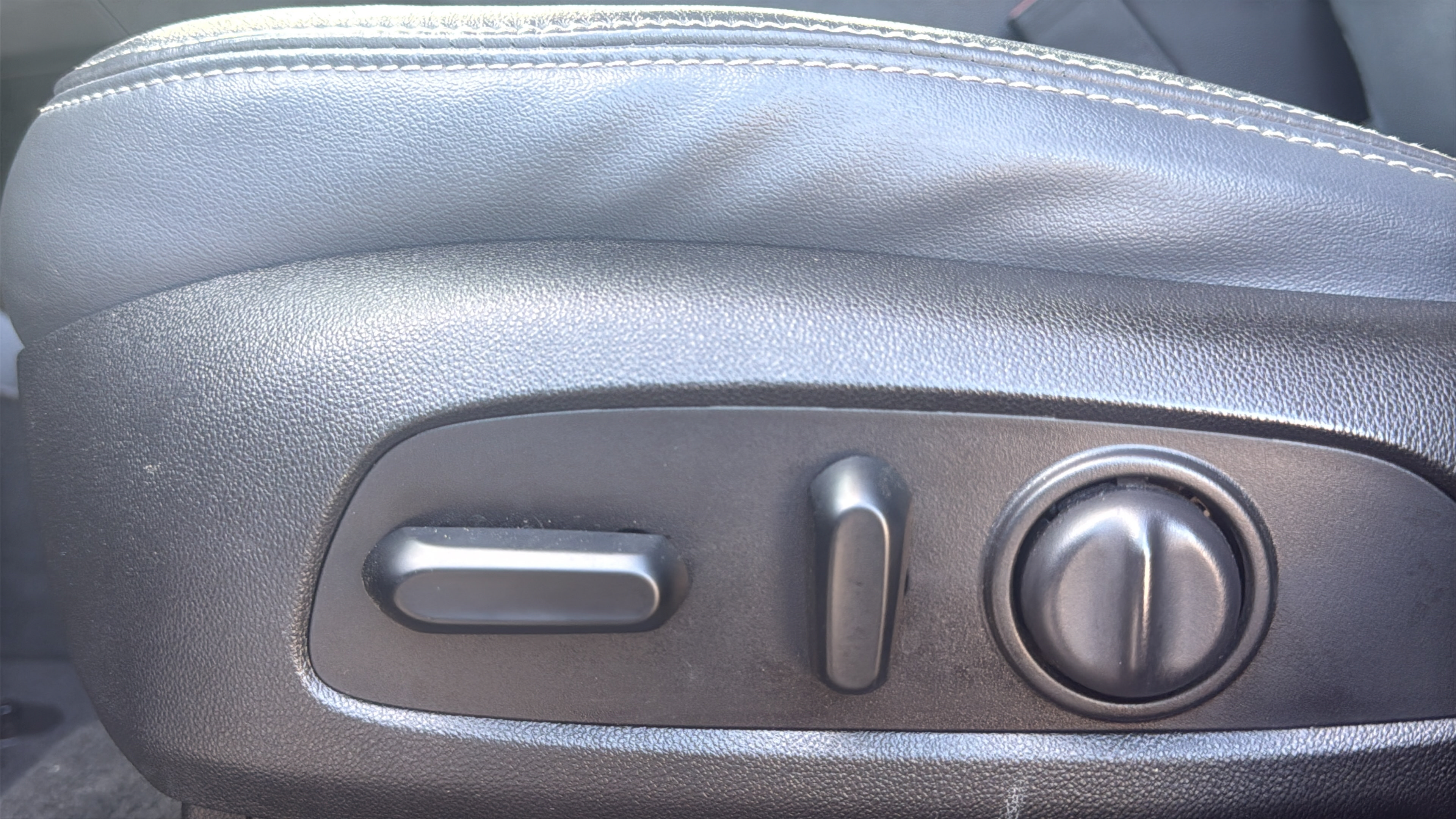 Used 2019 Buick Enclave Essence FWD image 11